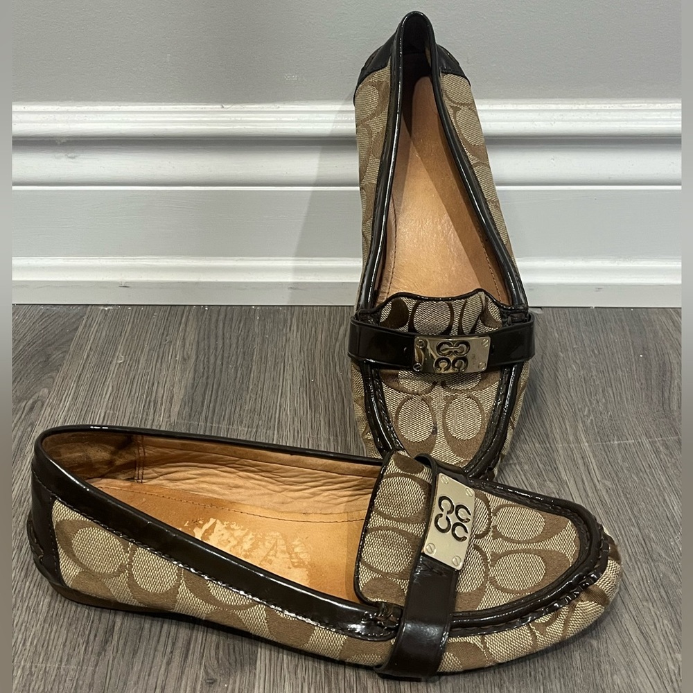 Coach Vintage Tan and Black Flats Loafers